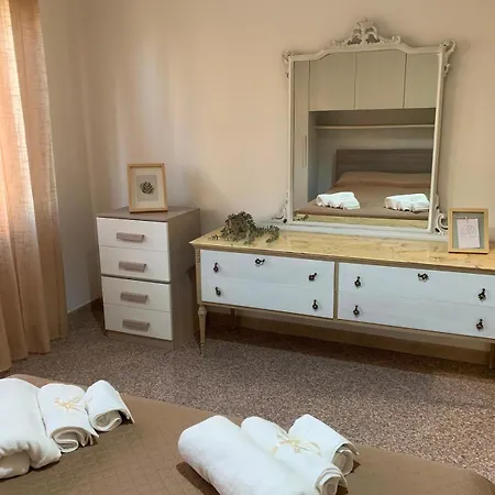 Rosi Elegante In Apartman